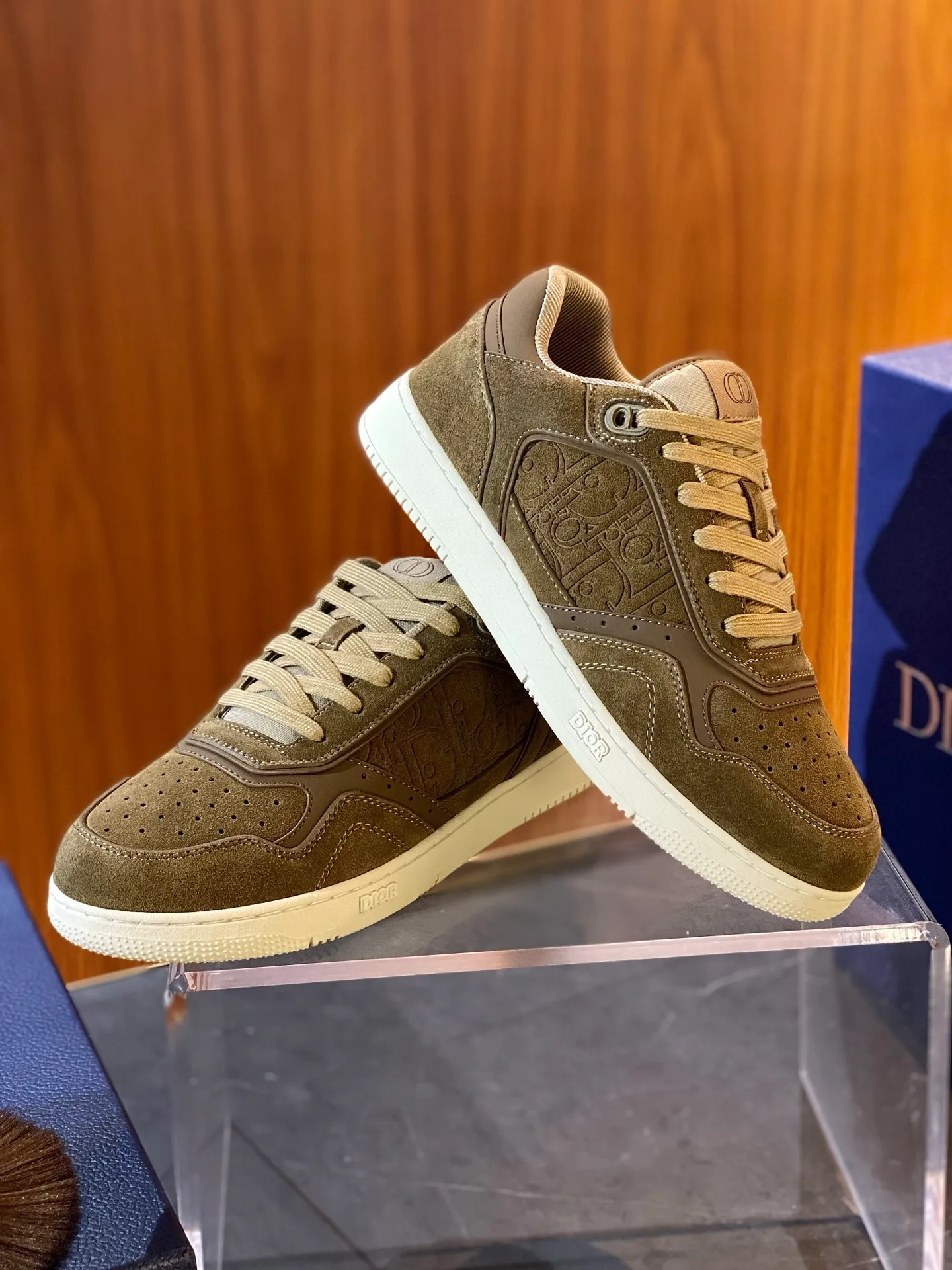💰780 Dior | New B27 styles for men and women ♞size; women 35~40 men 38~47 DIOR AND HYLTON NEL B27 Uptown The best and most eye-catching Dior is B27, the combination is invincible. Versatile for daily use, no choice of combinations. B27 feels comfortable on the feet ~ If you like this kind of elegant and simple color matching, you must buy it